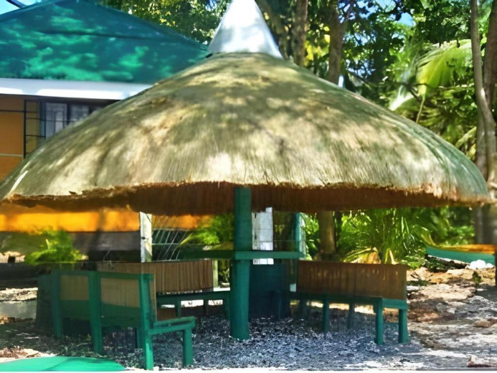 67Th Heaven Holiday Resort Lucbuan Bagian luar foto