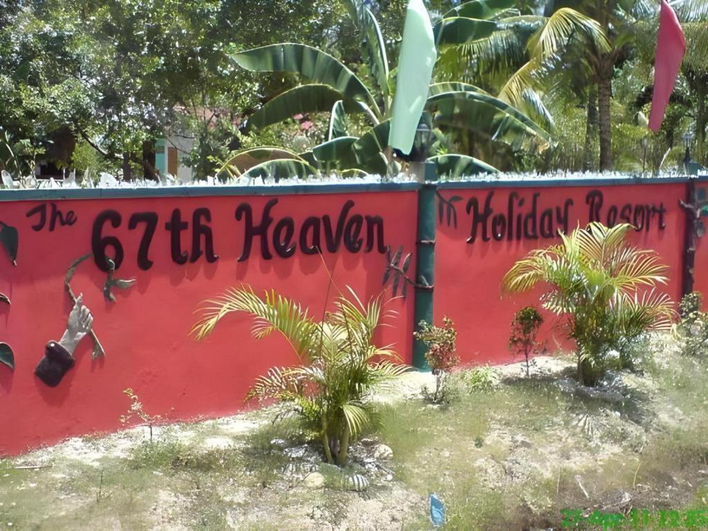 67Th Heaven Holiday Resort Lucbuan Bagian luar foto