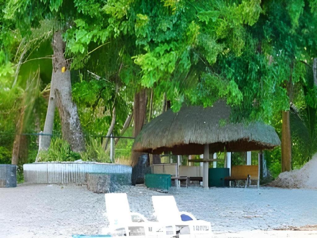67Th Heaven Holiday Resort Lucbuan Bagian luar foto