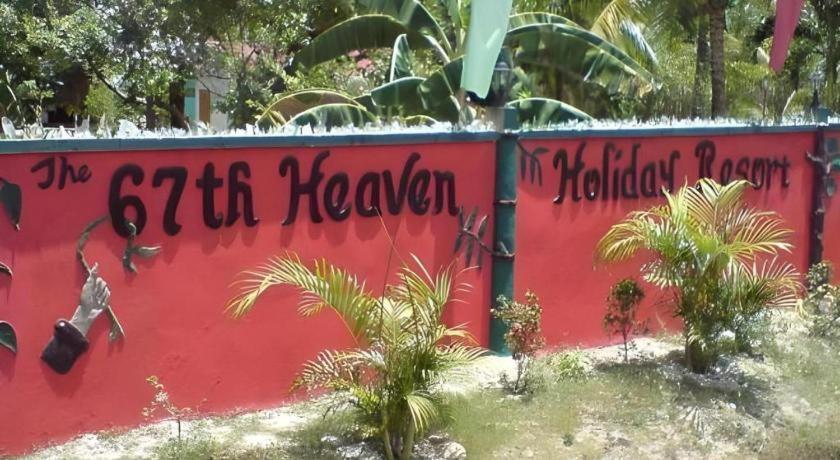 67Th Heaven Holiday Resort Lucbuan Bagian luar foto