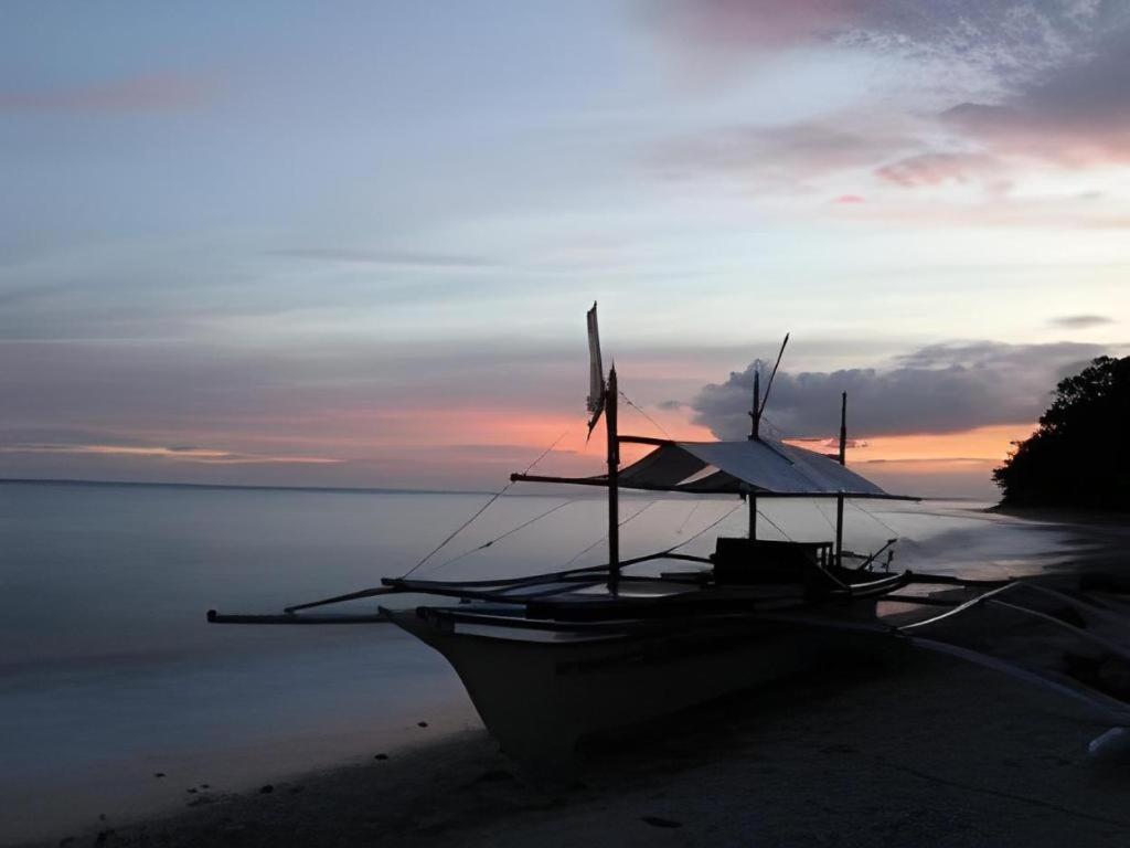 67Th Heaven Holiday Resort Lucbuan Bagian luar foto