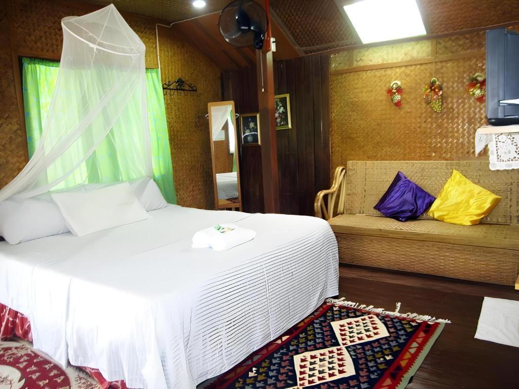 67Th Heaven Holiday Resort Lucbuan Bagian luar foto